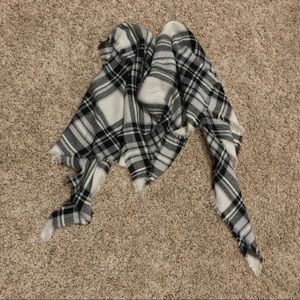 ModCloth Black & White Plaid Blanket Scarf